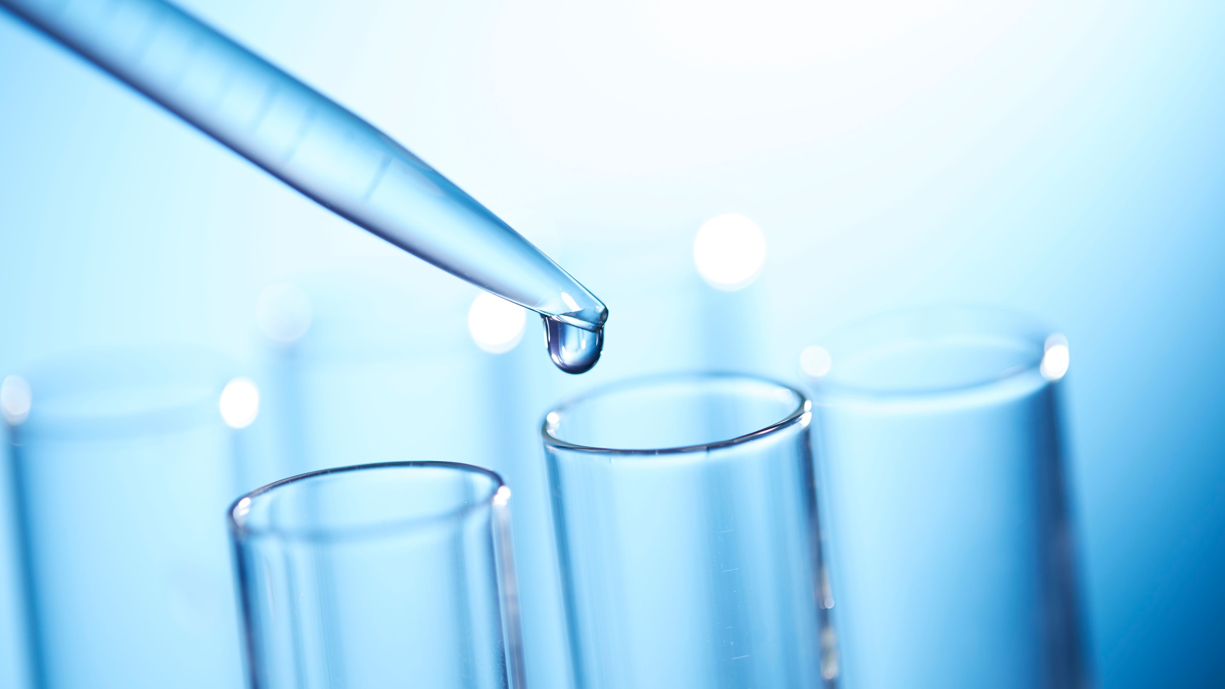 KI33_0001_laboratory-flask-with-blue-liquid